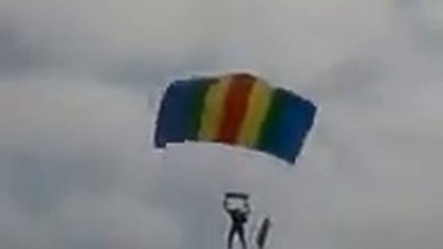 День ВДВ 2014. Порошино, Киров. Полёты Ан-2. Показательные прыжки парашютистов. смотреть онлайн