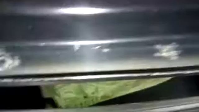 Очаги коррозии за уплотнительной резинкой багажника Camry ACV30 2004 смотреть онлайн