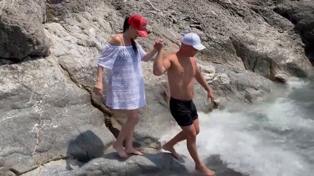 Поездка с семьёй в Крым . Бухта Новый свет и царский пляж . смотреть онлайн