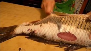 КАК ПОЧИСТИТЬ БОЛЬШОГО КАРПА НА КУХНЕ .HOW TO CLEAN A LARGE CARP.MY KITCHEN