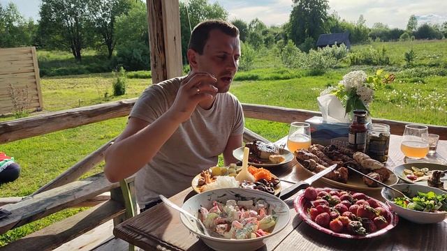 ?Открываем летний сезон Шашлыка. Кебабы, корейка, филе курочки, Соленья и салатик. Мукбанг. смотреть онлайн