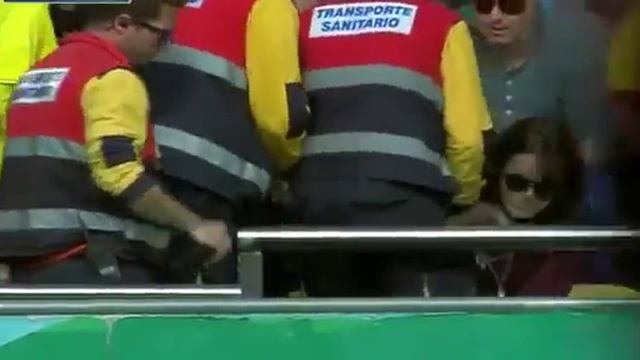 Месси попал мячом в голову девушки во время матча с «Вильярреалом» смотреть онлайн