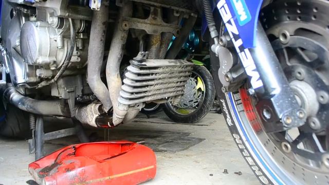 Замена масла и масляного фильтра Kawasaki ZZ-R600 D3 (1-го поколения) 2017 смотреть онлайн