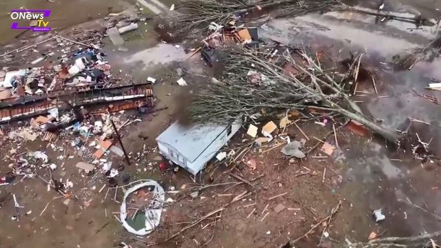 Alabama was devastated by more than 2 dozen tornadoes смотреть онлайн