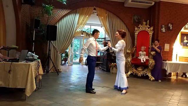 Зажигательный свадебный танец Ирины и Бато. 12.07.2017 смотреть онлайн
