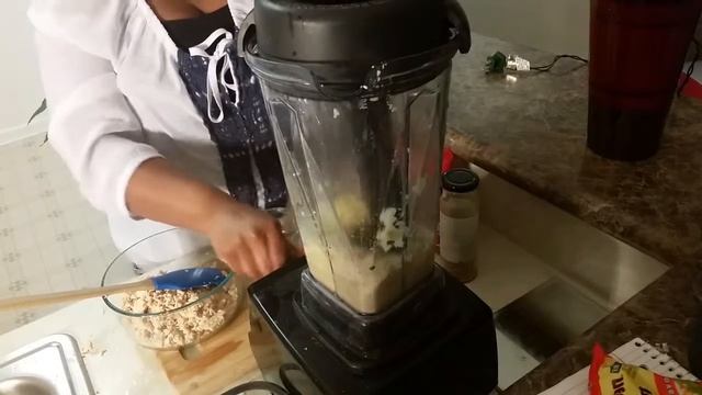 Vitamix Chicken and Fruit Salad смотреть онлайн