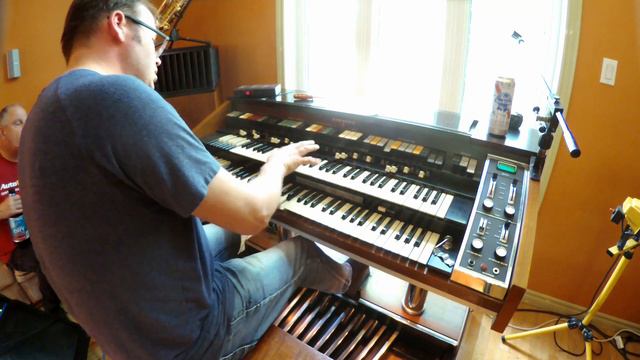 Martin Beaulieu plays "La Polka des Expos" on Hammond X-66 Organ смотреть онлайн