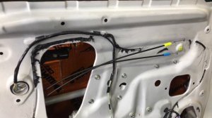 Mitsubishi ASX шумка дверей в самом простом недорогом варианте. В машине становится тише, и теплее