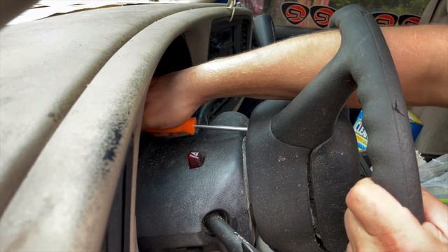 How To Remove Air Bag/Horn Chevy & GMC смотреть онлайн