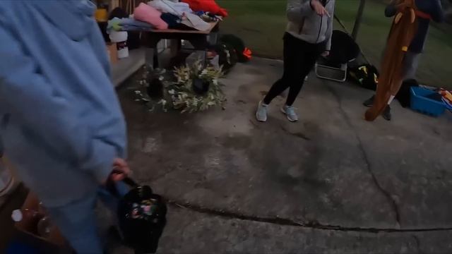 Loaded Garage Sale! смотреть онлайн