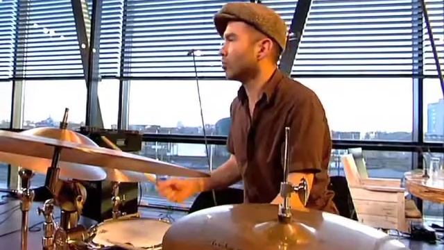 Talking Cows play "Cow's Samba" (Vrije Geluiden) смотреть онлайн