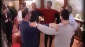 Тельман Исмаилов и его друзья танцуют азербайджанский танец