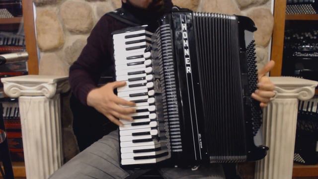 3701 - Black Hohner Amica IV Piano Accordion LMMH 41 120 $1999 смотреть онлайн