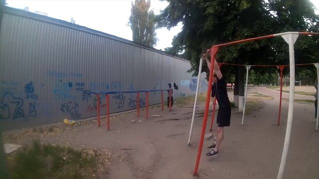 ноги к турнику+подтянивания+отжимания на брусьях смотреть онлайн