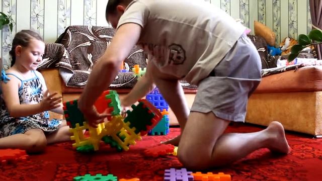 Башня из конструктора. Видео The tower of the designer. Video смотреть онлайн