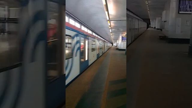 81-765 "москва" на ст. Воробьёвы горы смотреть онлайн