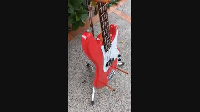 Squier by Fender Affinity Series P-Bass смотреть онлайн