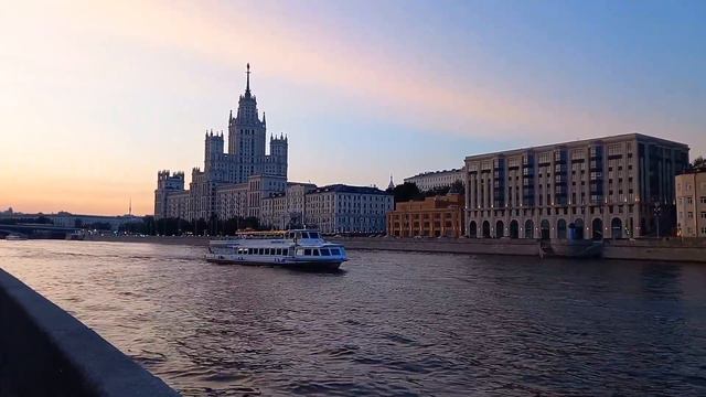 Москва-река. Вечерний вайб... смотреть онлайн