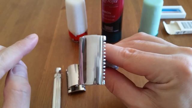 Две бритвы с открытым гребнем - Fatip Piccolo и Pearl SSH-002. смотреть онлайн