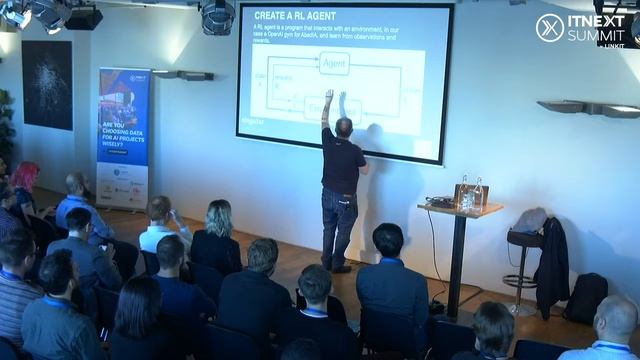 How we use Reinforcement Learning to solve the abbey of the crime - Juantomas Garcia - ITNEXT 2019 смотреть онлайн