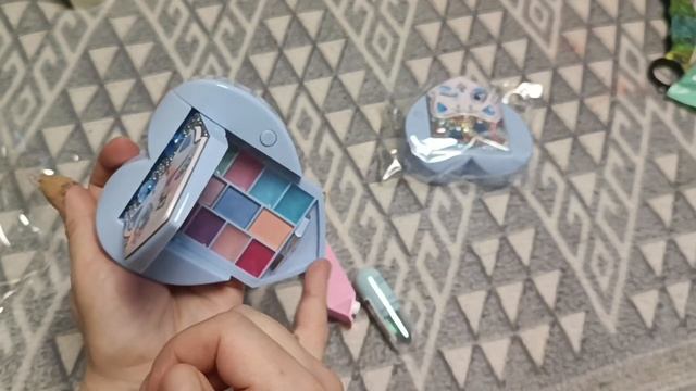 Faberlic: новогодние сюрпризы маленькой принцессе смотреть онлайн