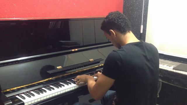 Estudiante Oliver Ardila tocando un patrón en Clave 3-2 (tumbaos) смотреть онлайн