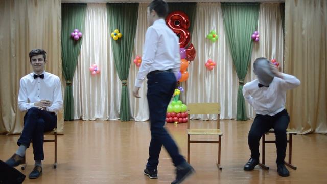 СЦЕНКА "КАК ЛЮБОВЬ СЛУЧАЕТСЯ У ОЧКАРИКОВ". СШ№14. г. Брест смотреть онлайн