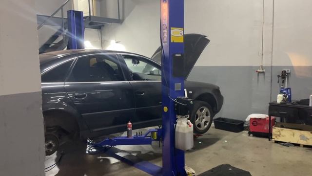 Подъемник для СТО. Сломали педаль сцепления. смотреть онлайн