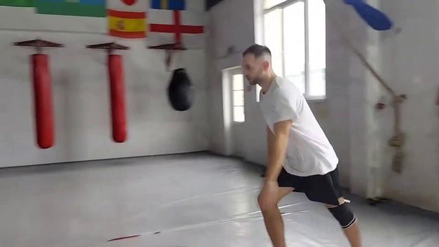 РОНДАТ САЛЬТО . Как сделать сальто назад с рондата. Рондат сальто назад туториал. смотреть онлайн