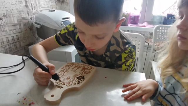 23 февраля и 8 марта. Выжигаем, ходим на скалодром, поем, делаем сок смотреть онлайн