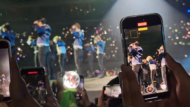 STRAY KIDS - MANIAC + VENOM 4K FANCAM | MANIAC IN MANILA DAY 2 031223 смотреть онлайн