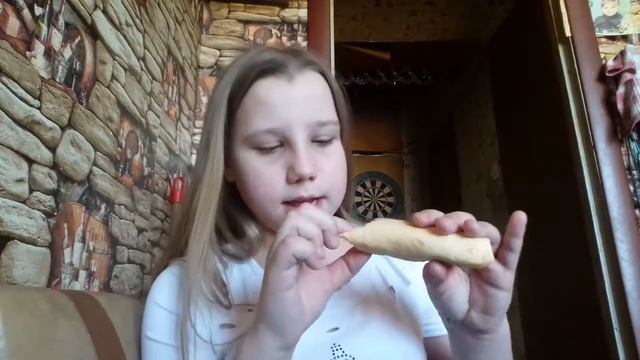 Пробую разные продукты из KFC Ай твистр смотреть онлайн