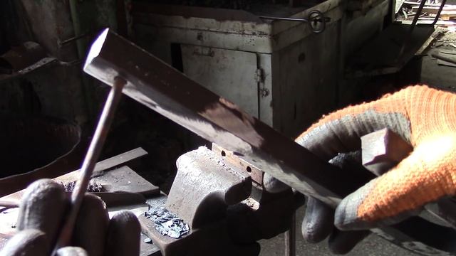 Как сделать стальную заклепку.Кованая заклепка. смотреть онлайн