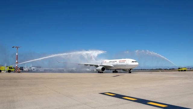 China Eastern A330 Kunming to Sydney Service - Sydney Airport смотреть онлайн