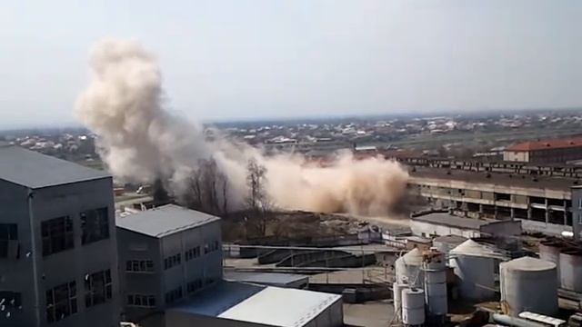 снос здания во Владикавказе!! я заснял )))) смотреть онлайн