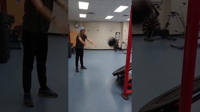 R.V. age 18 coached by PAPA age 54 at Downtown YMCA Edmonton Canada Dec. 21 2017 смотреть онлайн