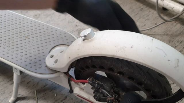 Xiaomi m365 electric scooter easy rear mud guard fix смотреть онлайн