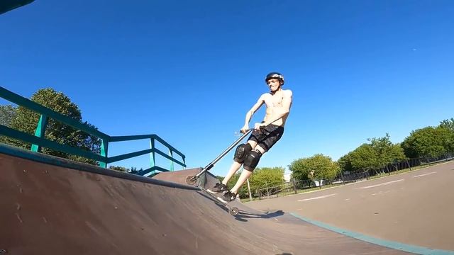 GAME OF SCOOT В СКЕЙТ ПАРКЕ смотреть онлайн