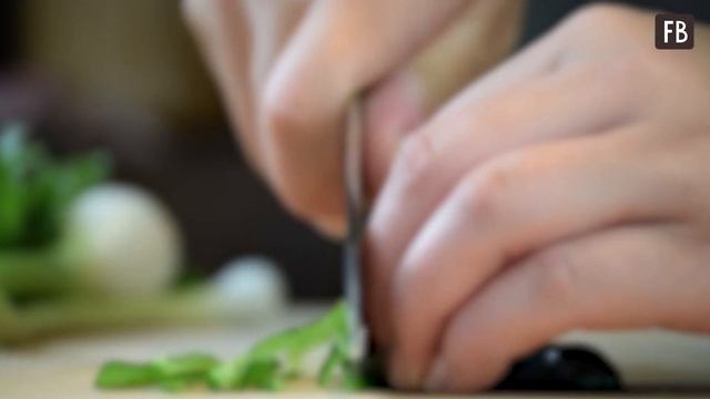 Побывала на новоселье у друзей. Хозяйка говорила, что накрыла стол. Но она лгала смотреть онлайн