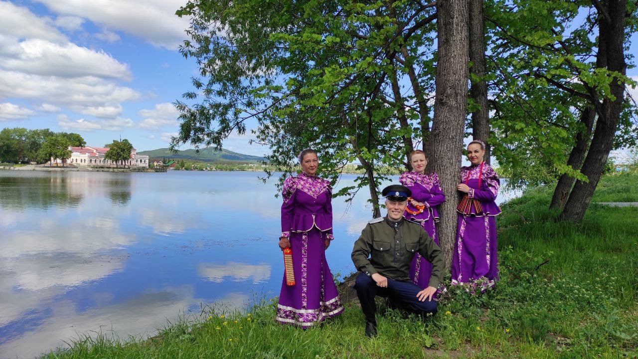 "А что ж у нас ранёшенько на дворе" (свадебная песня донских казаков) обр. Д. Корочкина смотреть онлайн