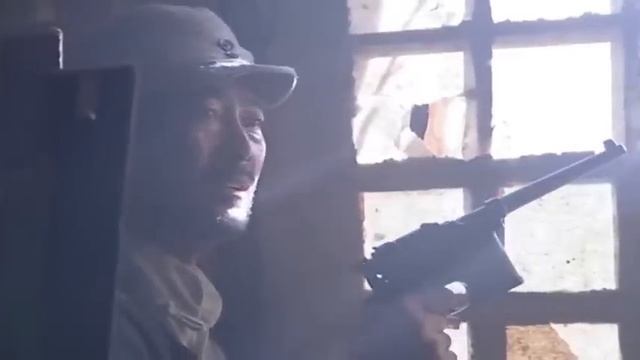 【抗日電影】日軍進村要小男孩帶路，小英雄狠揍漢奸，趁其不備鑽入水中逃走 ?抗日 mma | kungfu смотреть онлайн