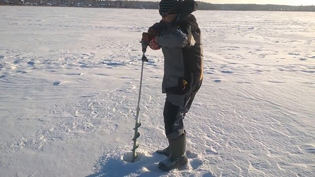 Ледобур из шуруповерта Milwaukee and Mora ice drill. Полная версия. смотреть онлайн