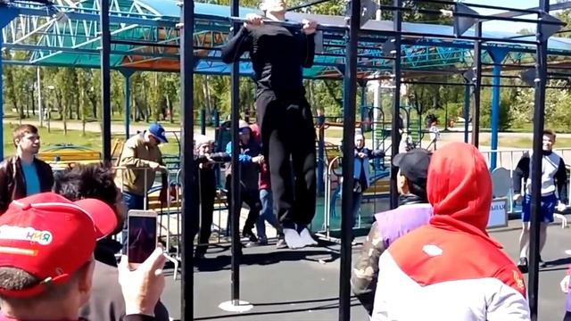105 Pull Ups. Who is this guy? (No Hanging Rest & All in One Set) смотреть онлайн