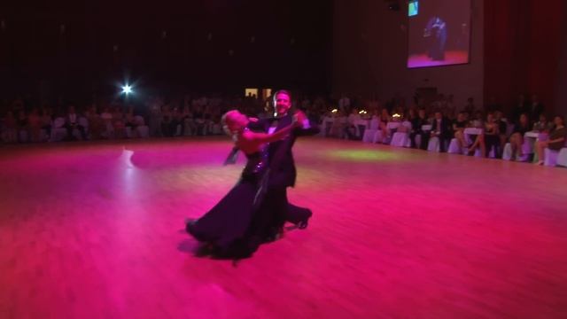 Arunas Bizokas - Katusha Demidova, Slow Foxtrot | 2011 St-Petersburg's Dance Holidays смотреть онлайн