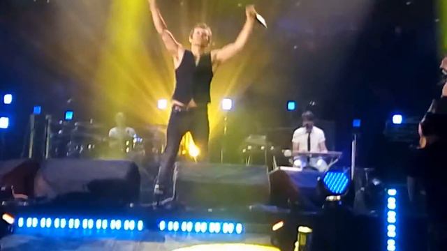 Океан Ельзи - Небо над Дніпром част. 2 ( тур " Без Меж" Дніпропетровськ 28.05.16) смотреть онлайн