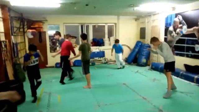 Детская группа на Максакова 12а. Будущие чемпионы!!!??
Кикбоксинг и Смешанные единоборства ММА. смотреть онлайн