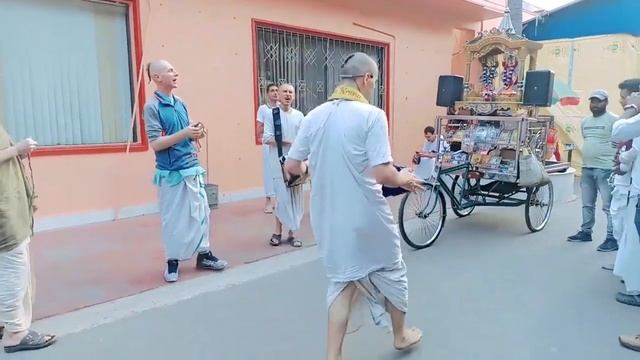 Hare Krishna Iskcon Kirtan || Hare Rama Hare Krishna Mantra || Lord Krishna Iskcon