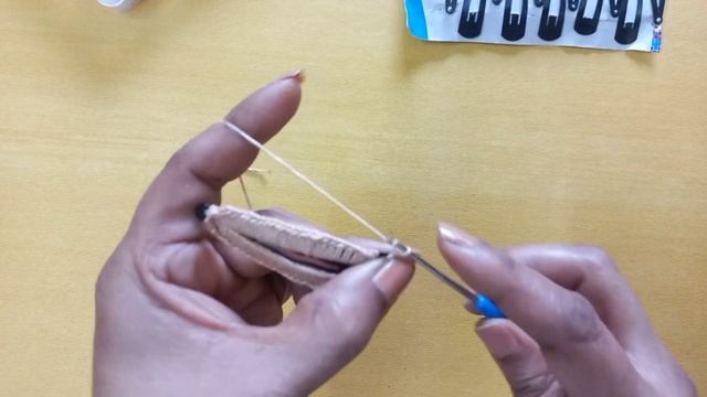 Simple Crochet Base Hair Clip Tutorial (HINDI) смотреть онлайн