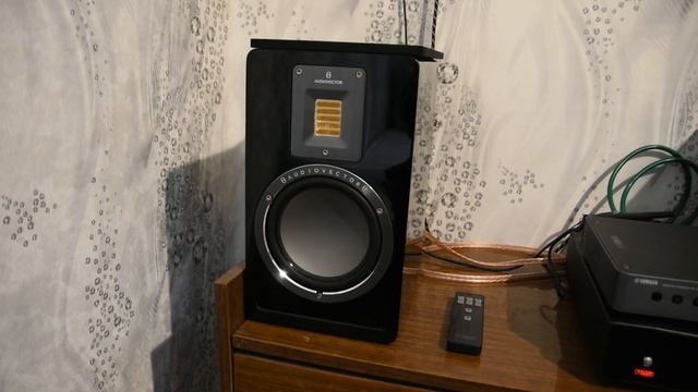 Тест прослушивание колонок Audiovector QR1 смотреть онлайн