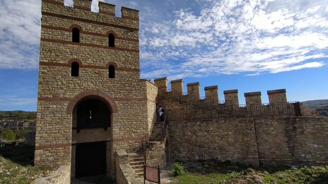 Один день в Велико Тырново - куда идти гулять? Краткий видеогид по центру духовной столицы Болгарии смотреть онлайн